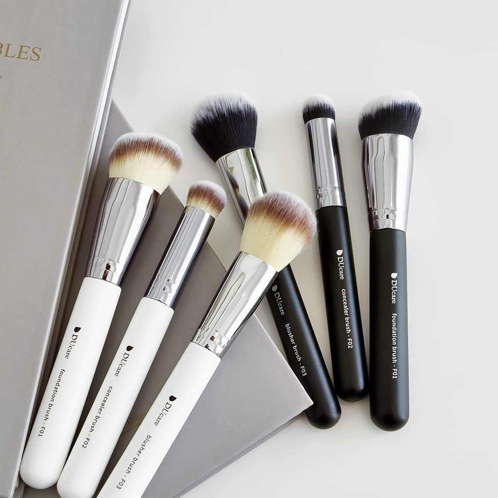 Makeup Brushes 3Pcs Foundation Contour Bronzer Brush,Concealer Brush,Blusher Powder Brush, Face Kabuki Travel Buffing Stippling Liquid Blending Makeup Brush Set Black